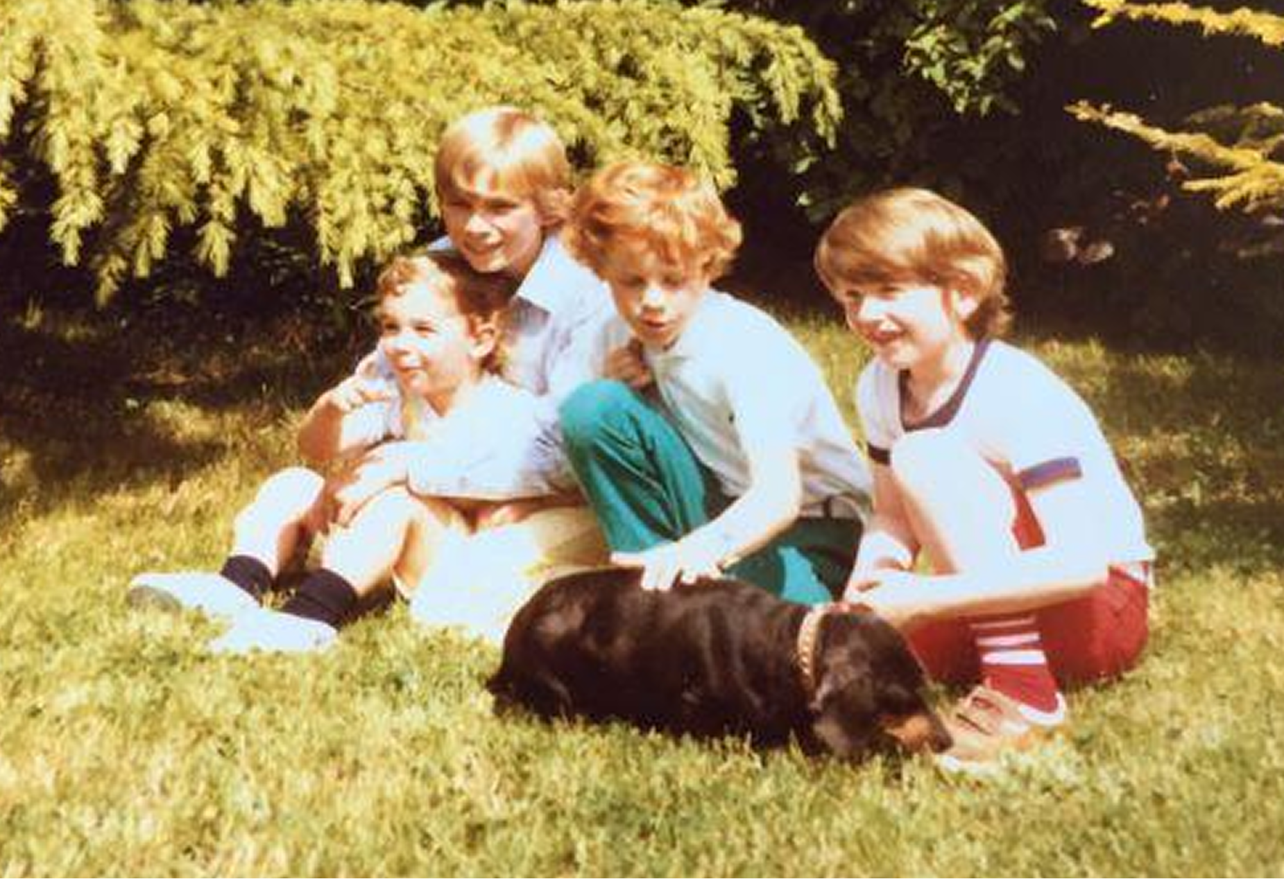 amily picture of young Loic Moutault with his brothers, cousins and the family dog
